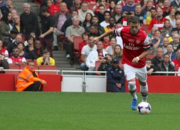 Mesut Özil lämnas utanför Arsenals trupp